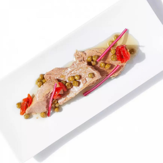 MORMO DE ATÚN ROJO SALVAJE DE ALMADRABA CON PIMIENTOS Y GUISANTES LATA